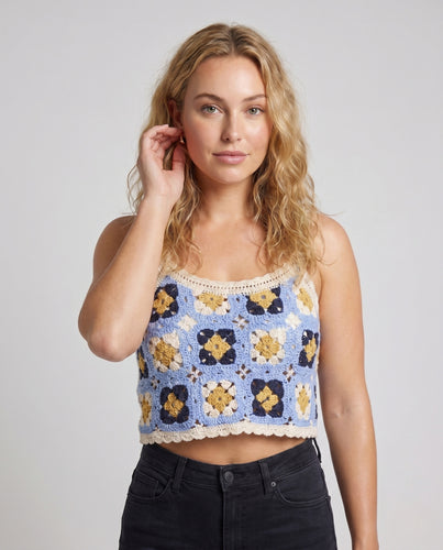 Damen gehäkeltes Crop-Top mit buntem Patchwork-Muster EB