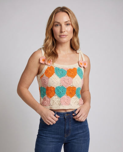 Damen gehäkeltes Crop-Top mit herzförmigem Muster und verspielt gestalteten Trägern EB