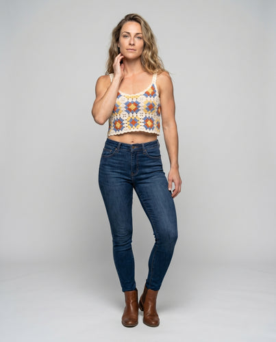 Damen gehäkeltes Top mit buntem Quadratmuster EB