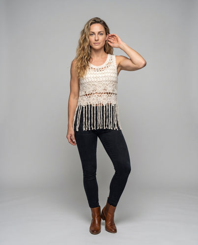 Damen gehäkeltes Top mit dekorativen Fransen und floralen Motiven EB