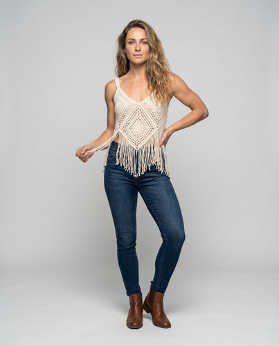 Damen gehäkeltes Top mit fransigem Saum und V-Ausschnitt EB