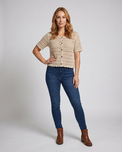 Damen Häkelbluse mit durchbrochenem Design und Knopfdetails EB