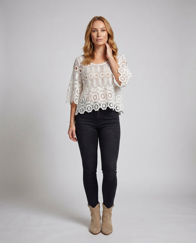 Damen Häkelbluse mit eleganten Spitzenmuster EB
