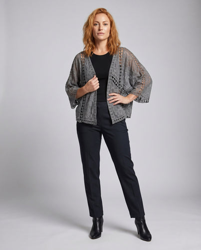 Damen Häkelbluse mit romantischem floralen Design und transparenten Einsätzen EB