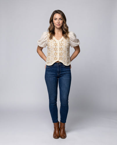 Damen Häkelbluse mit Volantärmeln und floralen Applikationen EB