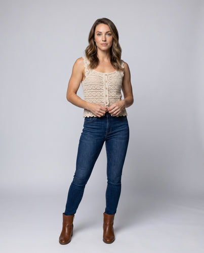Damen Häkelbluse mit zarten Knopfdetails und romantischem Design EB