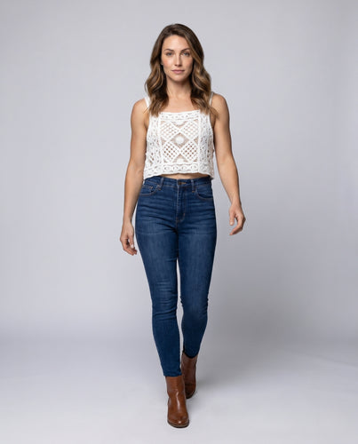 Damen Häkelcrop-Top mit geometrischem Design und unverwechselbaren Details EB