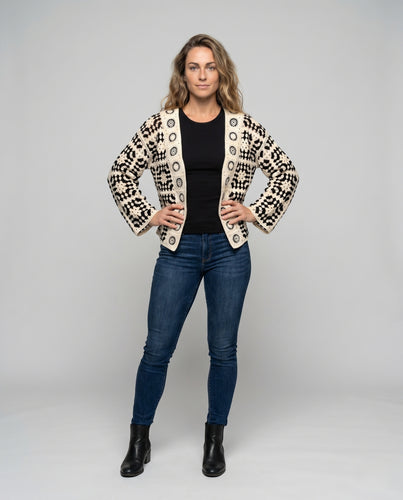 Damen Häkeljacke im offenen Design mit kunstvollen Mustern EB