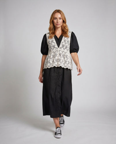 Damen Häkeloberteil mit floralen Details und breiten Ärmeln EB