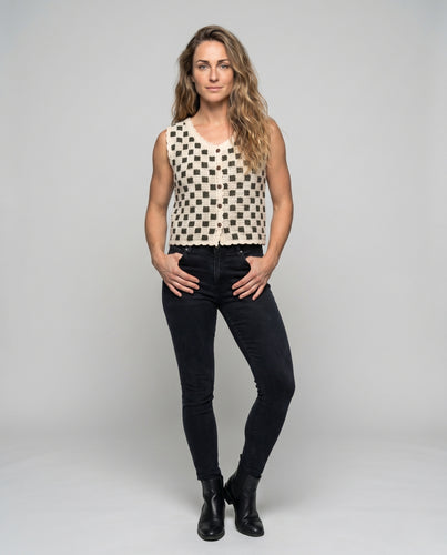 Damen Häkelweste mit knöpfbarem Design und geometrischem Muster EB