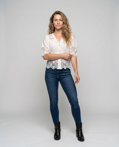 Damen Spitzenbluse mit floralen Mustern und eleganten Knöpfen EB