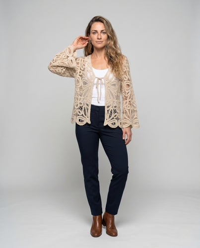 Damen Verspielte Häkeljacke mit floralem Design EB