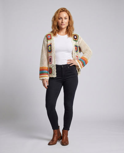 Damen Häkeljacke mit buntem Muster EB