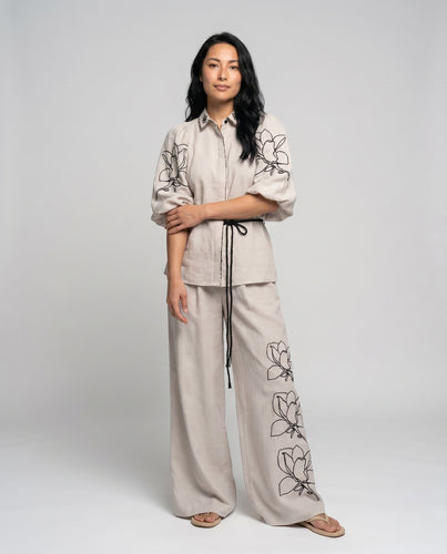 Damen Oversized Kleid mit floralen Stickereien und Taillengürtel EB