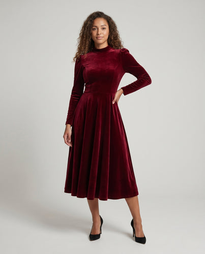 Damen Cocktailkleid mit eleganter Taillierung und geschmeidigem Samt-EB