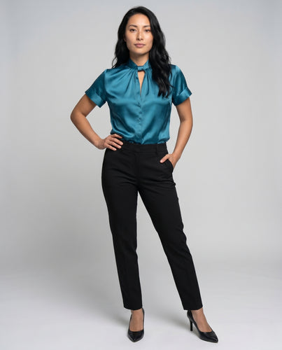 Damen elegante Bluse mit hochgeschlossenem Kragen und Dekolleté EB