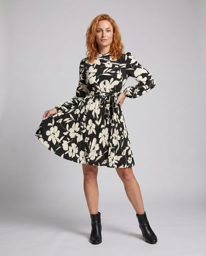 Damen Kleid mit tailliertem Schnitt und eleganten Puffärmeln EB