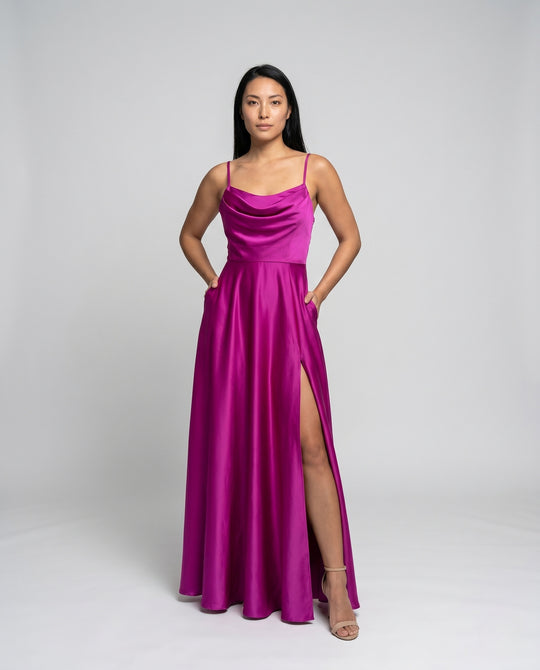 Damen Maxikleid mit elegantem Schlitz und fließendem Satinmaterial EB