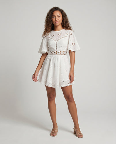 Damen Luftiges Spitzenkleid mit eleganten Volantärmeln EB