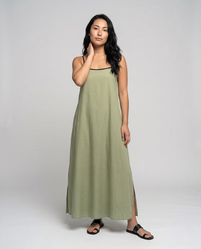 Damen Maxikleid mit feinem Trägerdesign und fließendem Stoff EB