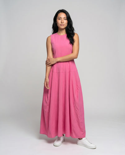 Damen nan ärmelloses Taillenkleid mit hohem Rundhals und mehrstufigem Rock EB