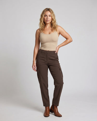 Damen nan elegantes geripptes Feinjersey Tanktop mit schmalen Trägern und taillierter Silhouette EB
