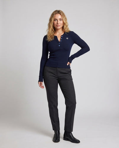Damen nan feines geripptes Henley-Langarmshirt mit schmaler Passform und Monogramm EB