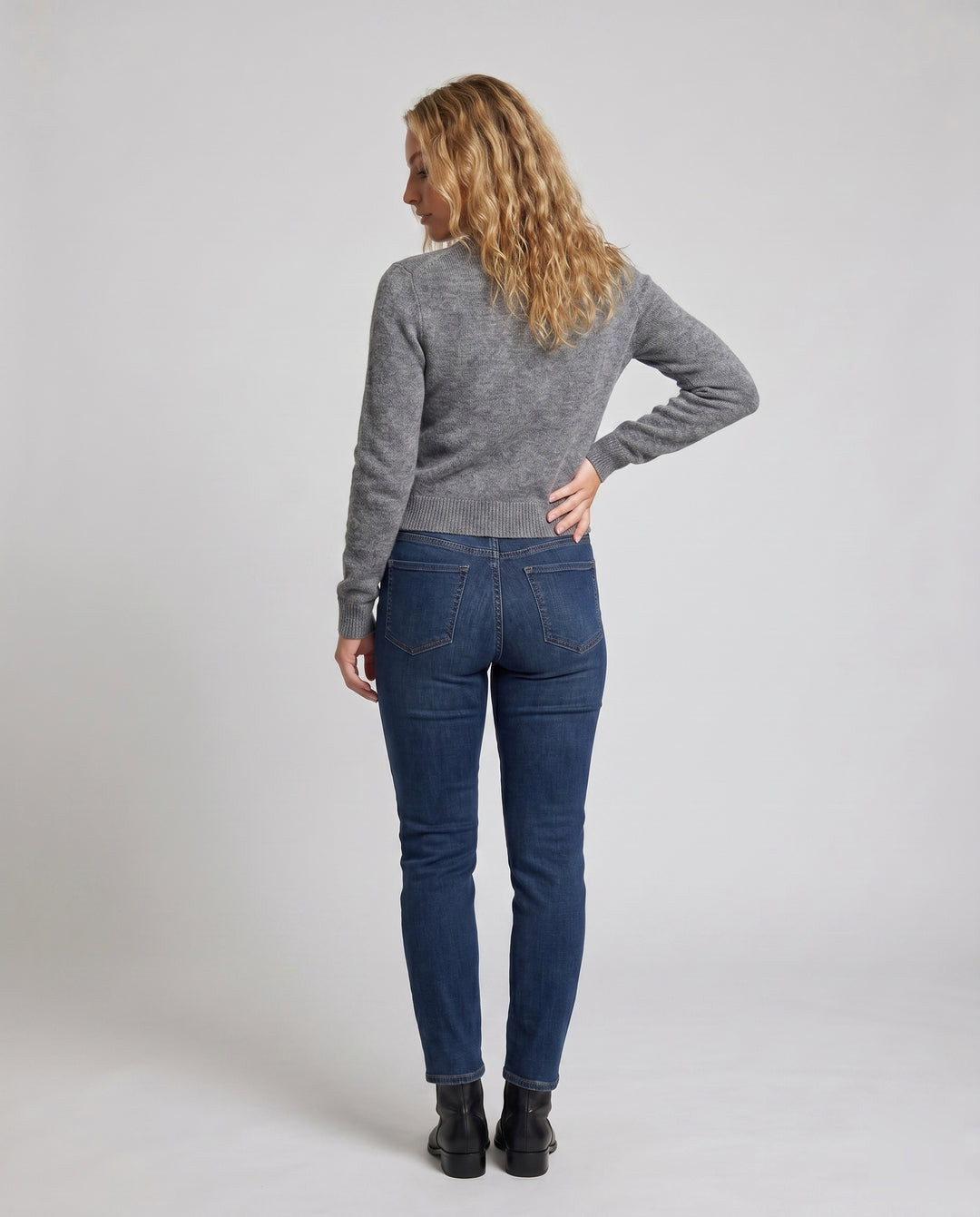Damen nan Feinstrickpullover mit Pferdeintarsie, Rundhalsausschnitt und geripptem Saum EB