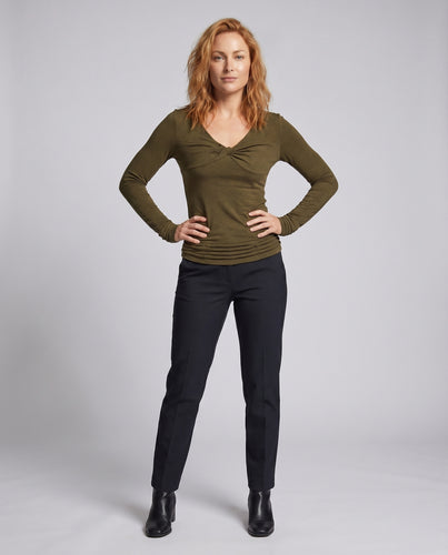 Damen nan feminines Langarmshirt mit gedrehtem Vorderknoten, Empire-Naht und seitlicher Plissierung EB