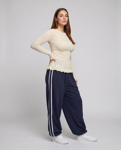 Damen nan figurbetontes Feinstrick-Langarmshirt mit Rundhalsausschnitt und schmaler Rippstruktur EB