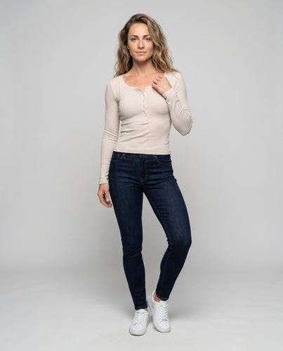 Damen nan figurbetontes geripptes Henley-Langarmshirt mit Knopfleiste und breitem Rundhalsausschnitt EB