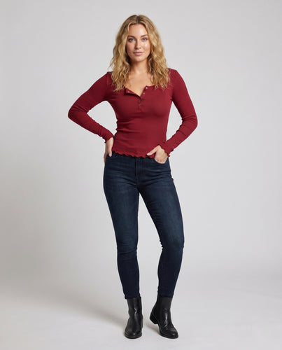 Damen nan figurbetontes geripptes Henley-Longsleeve mit Wellensaum EB