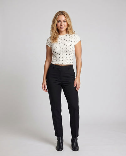 Damen nan figurbetontes getupftes Kurzarmshirt mit Rundhalsausschnitt aus Stretchjersey EB