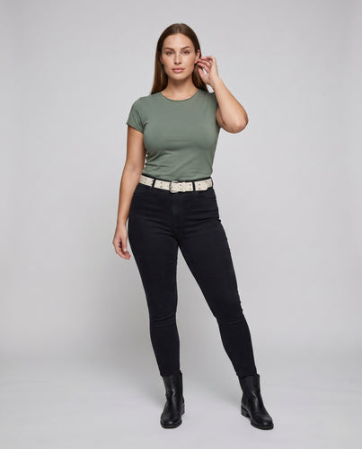 Damen nan figurbetontes Kurzarm-Basicshirt mit verstärktem Halsausschnitt aus Baumwollmix EB