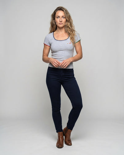 Damen nan figurbetontes Kurzarmshirt aus strukturierter Baumwollmischung mit U-Ausschnitt, kontrastierender Zierborte und seitlicher Raffung EB