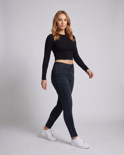 Damen nan figurbetontes Langarm-Cropshirt aus elastischem Stretchjersey mit Raglanärmeln und schmaler Silhouette EB