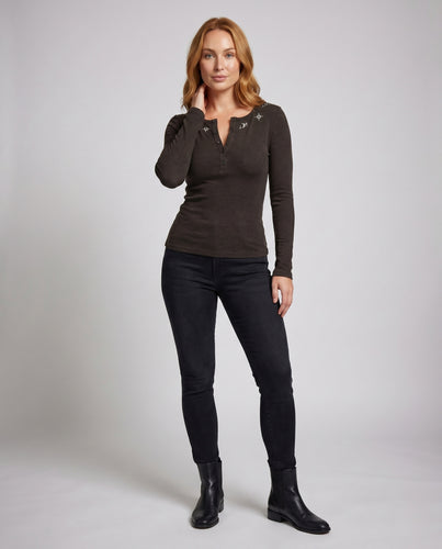 Damen nan figurbetontes Langarm-Henleyshirt mit gesticktem Mond und Sternmotiv und formender Rippstruktur EB