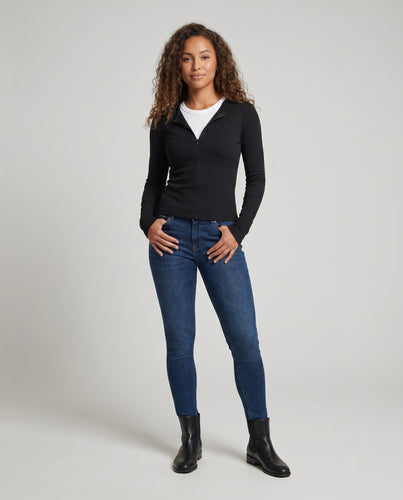 Damen nan figurbetontes Langarm-Jerseyshirt mit kurzem Reißverschluss und U-Boot-Ausschnitt EB