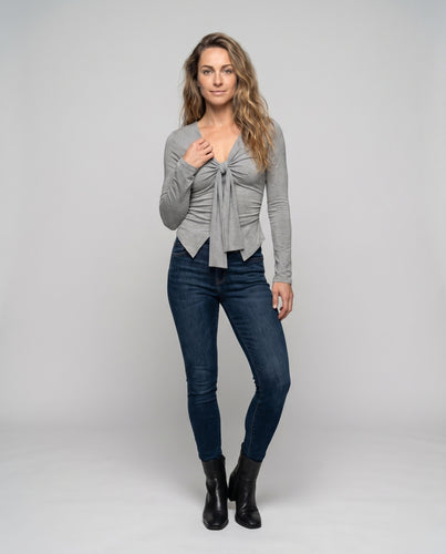 Damen nan figurbetontes Langarm-Top mit Knotenfront und drapiertem Vorderteil aus Feinstrick EB