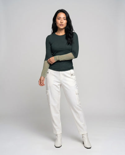 Damen nan figurbetontes Langarmshirt mit integriertem Layering-Ärmel und Rundhalsausschnitt EB
