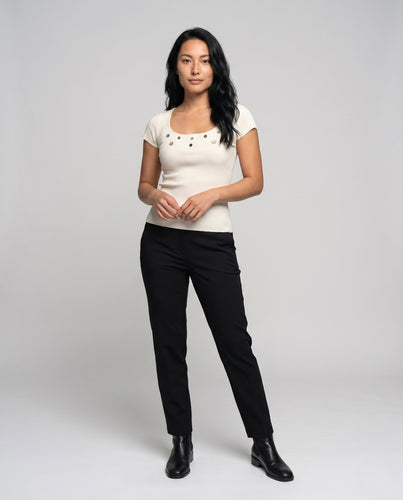 Damen nan figurnahes Kurzarm-Rippoberteil mit breitem U-Ausschnitt und Vintage-Knopfreihe EB