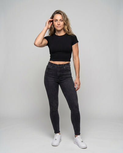 Damen nan figurnahes kurzgeschnittenes Shirt aus feinem Stretchjersey mit Rundhalsausschnitt und tailliertem Saum EB