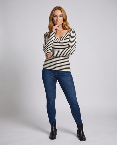 Damen nan figurnahes schulterfreies Langarmshirt mit asymmetrischem V-Ausschnitt und feiner Rippstruktur EB