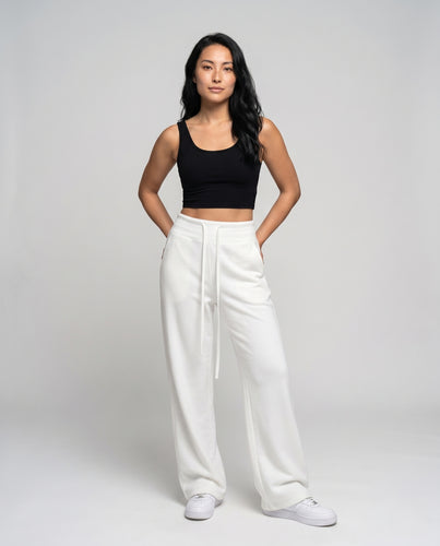 Damen nan gedrehtes Cropshirt mit eckigem Ausschnitt und hochgeschnittene weite Jogginghose im Palazzo-Stil EB