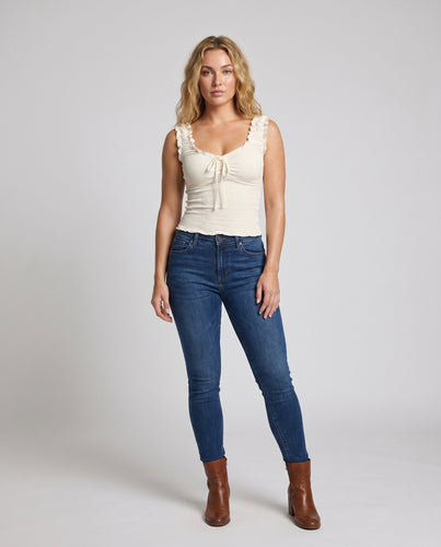 Damen nan geripptes Cropped-Top mit Rüschenträgern, Tunnelzug und figurbetonter Passform EB