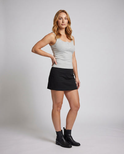 Damen nan geripptes Tanktop mit kurzer Knopfleiste und schmeichelnder Taillenform EB