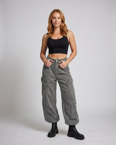 Damen nan hochgeschnittene weite Cargo-Jeans mit Bundfalten und extra großen Klappentaschen EB