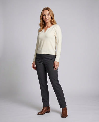 Damen nan kastiges Baumwoll-Langarmshirt mit Kerbenausschnitt und leicht verkürzter Boxy-Silhouette EB