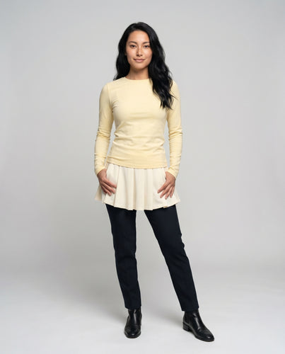Damen nan körpernahes Langarm-Basictop aus superweichem Modal-Jersey mit ergonomischer Taillennaht und Rundhalsausschnitt EB