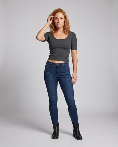 Damen nan körpernahes Stretch-Top mit tiefem U-Ausschnitt und halbarmigem Schnitt EB